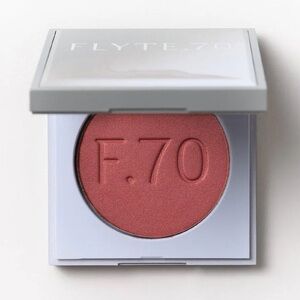 Flyte 70 Pressed Cheek Blush LINGER
Warm berry with gold light-reflectors NWT